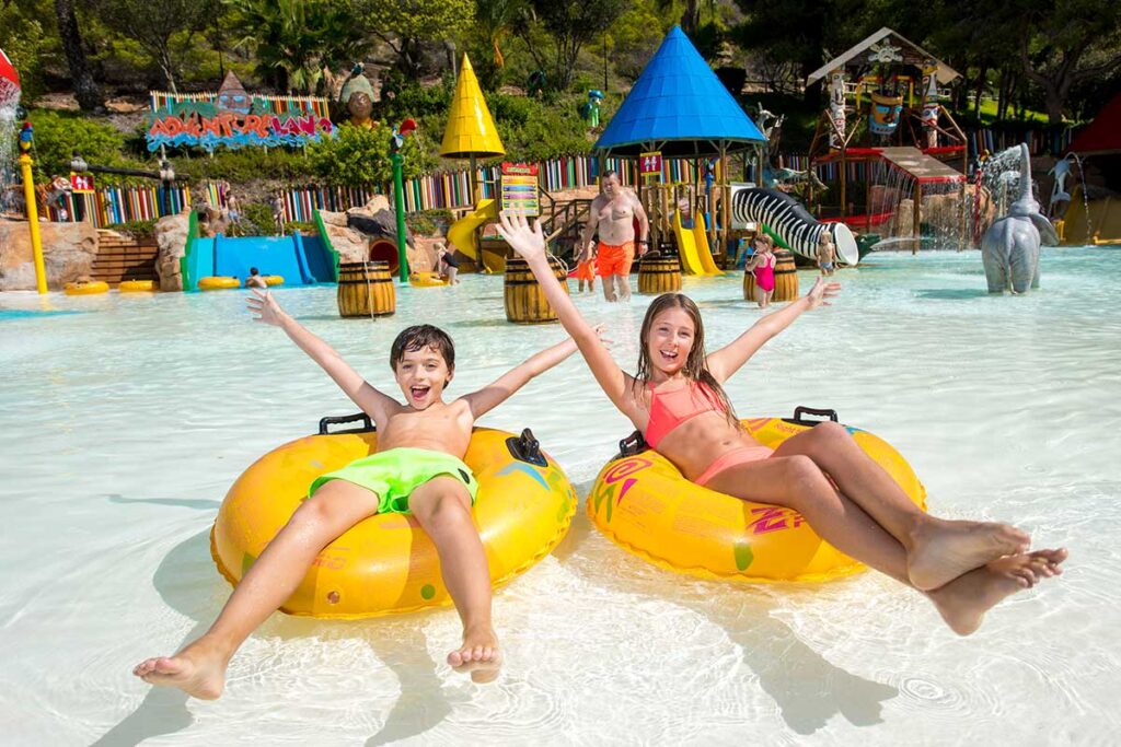 Las mejores atracciones para todas las edades de Aqualandia